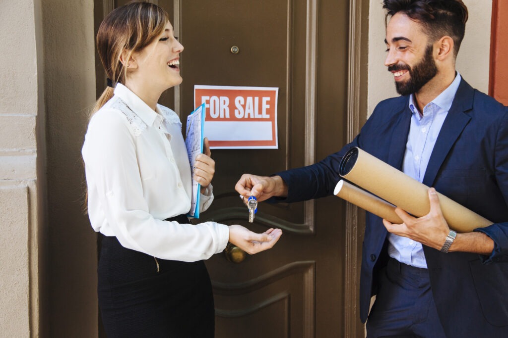 Services real estate agent giving key woman